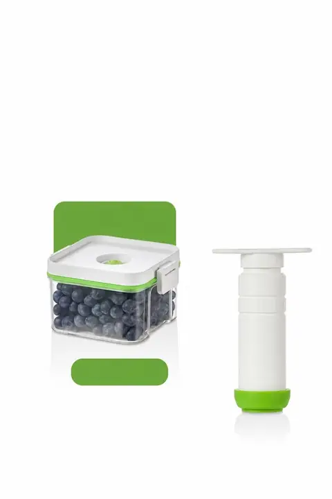 4-Piece Vacuum Storage Set: 3×0.5 L Containers + Manual Pump