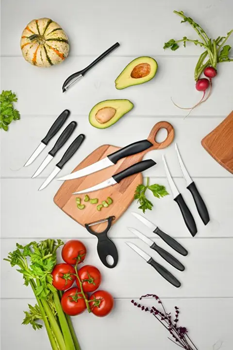 12-Piece Knife Set: Julienne Peeler, Y-Peeler, Chef's Knife, 6 Breakfast Knives, 3 Fruit Knives